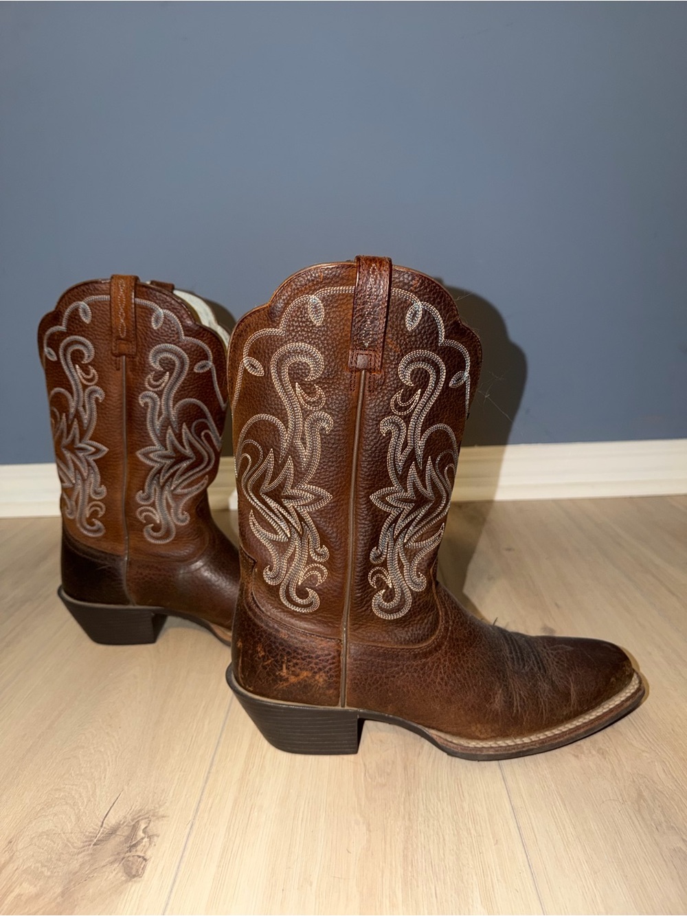 Ariat Light Blue Embroidered Western Boots - size EU 41/US 10